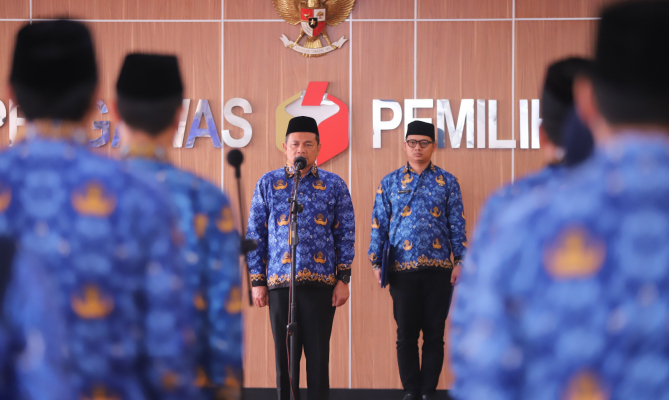 Pejabat Administrator dan Pengawas